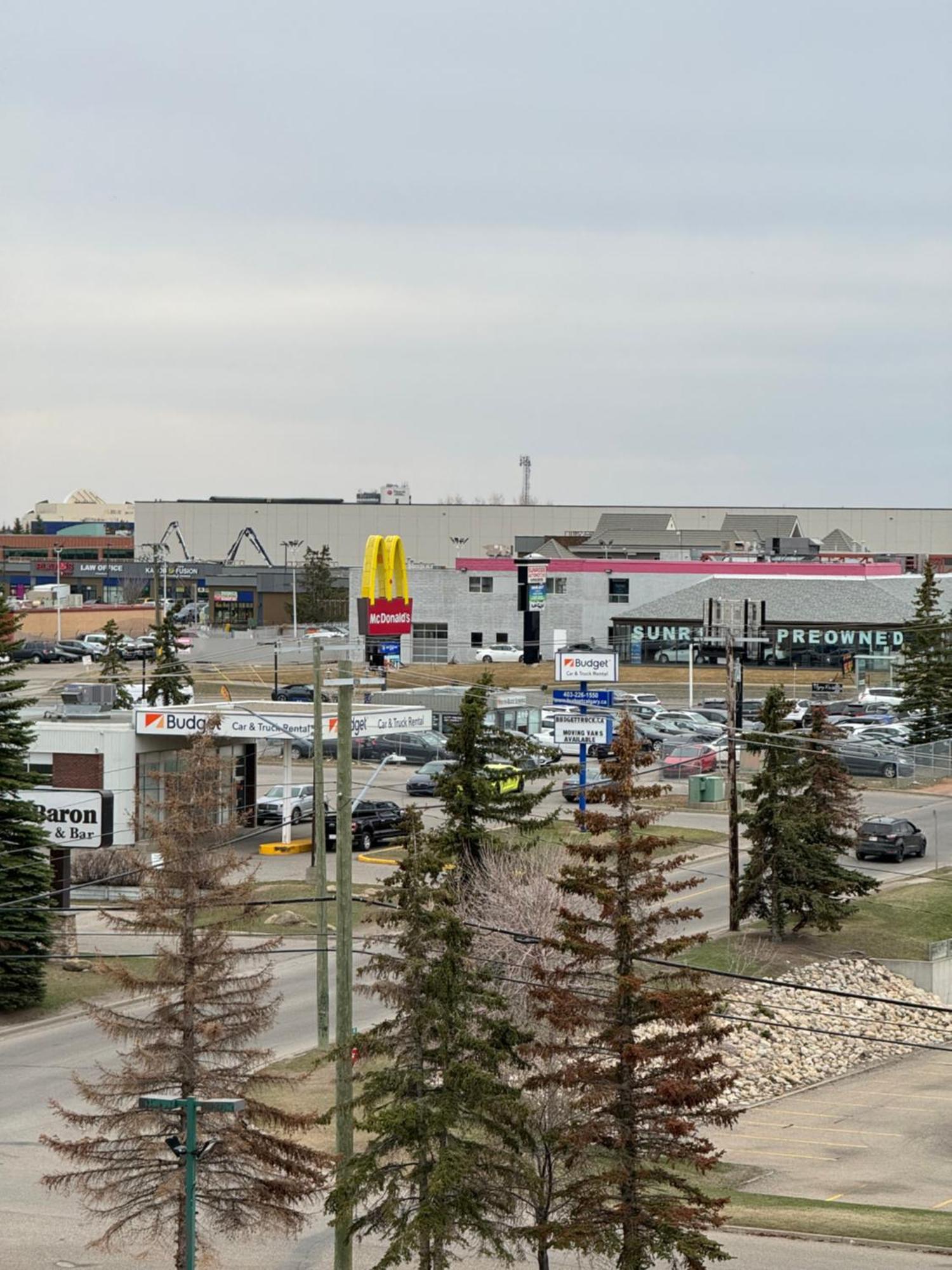 Divya Sutra Plaza And Conference Centre Calgary Airport Hotel Exterior photo